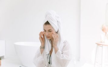 Verban oneffenheden: de kracht van anti-cellulite en gezichtsbehandelingen